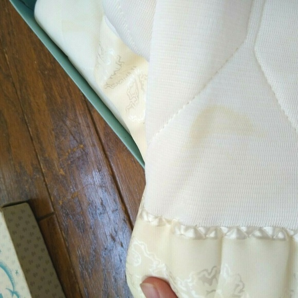 Vintage Slumbertime Off White Acrylic Baby Blanket - Picture 4 of 4